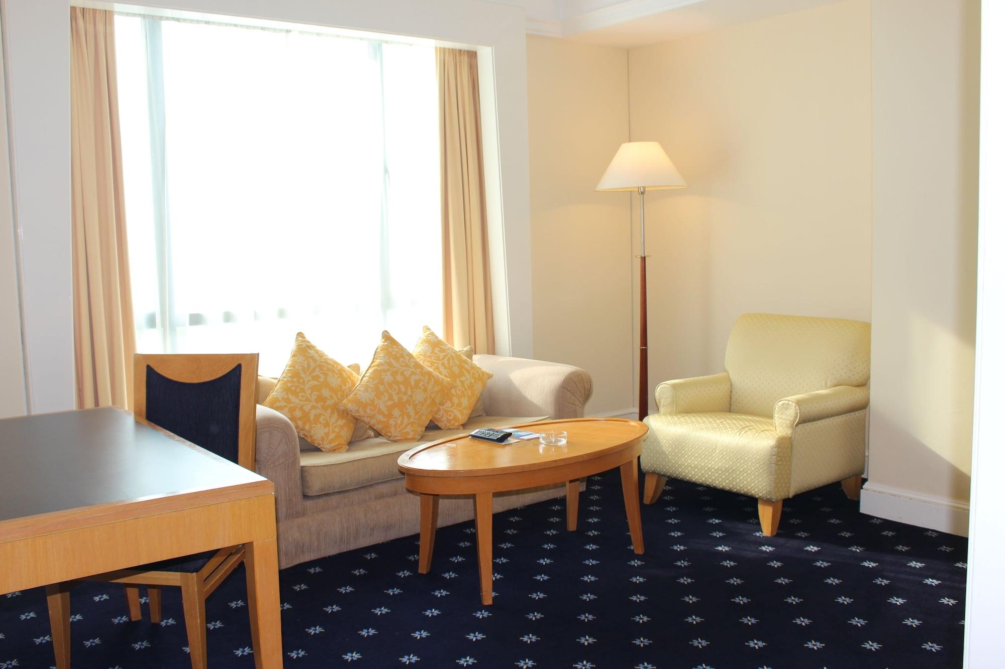 Royale Chulan Seremban Eksteriør billede A living room in a hotel suite