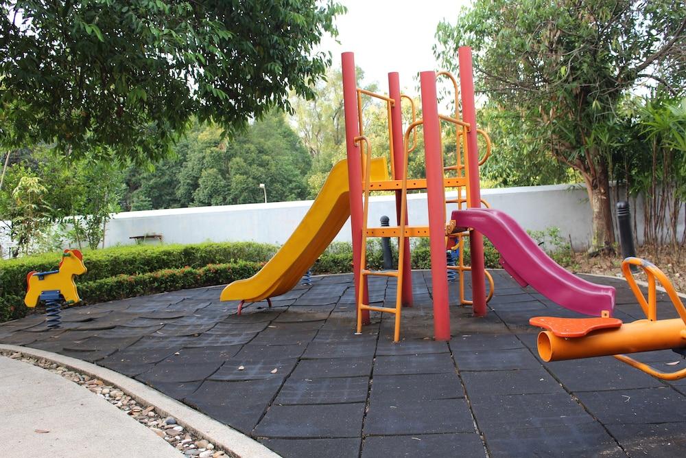 Royale Chulan Seremban Eksteriør billede Playground at the park