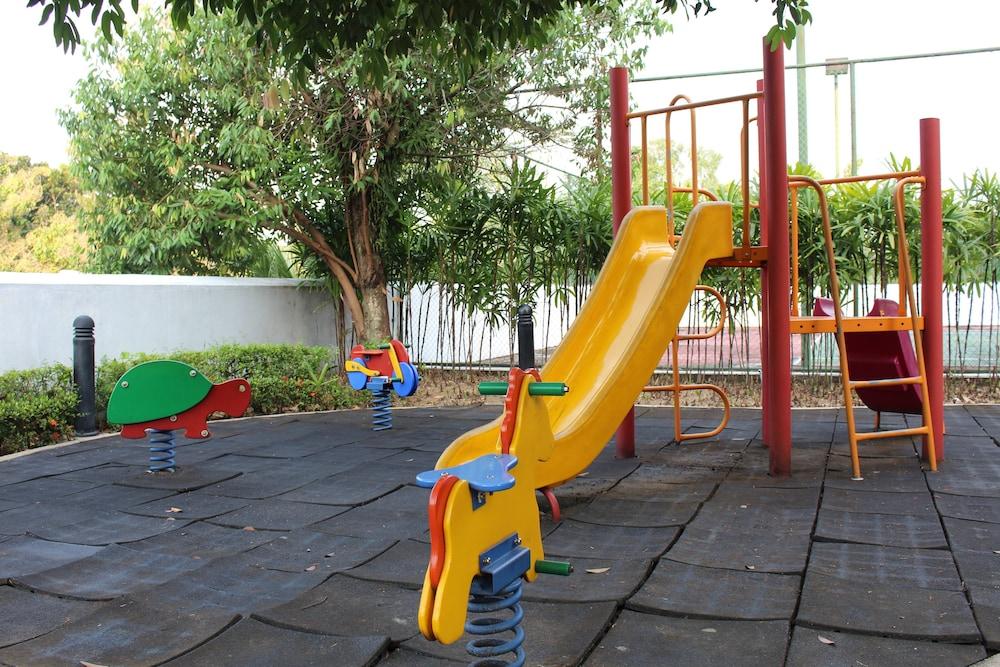 Royale Chulan Seremban Eksteriør billede Playground
