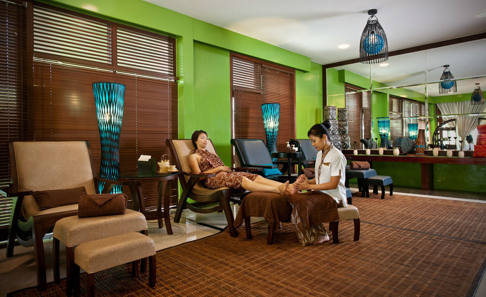 Royale Chulan Seremban Eksteriør billede A foot spa in Bangkok, Thailand