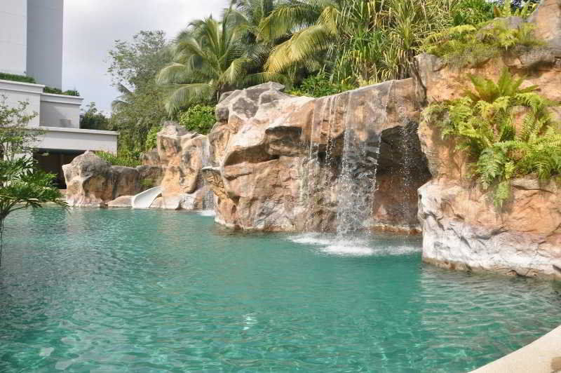 Royale Chulan Seremban Eksteriør billede The rock pool at the resort