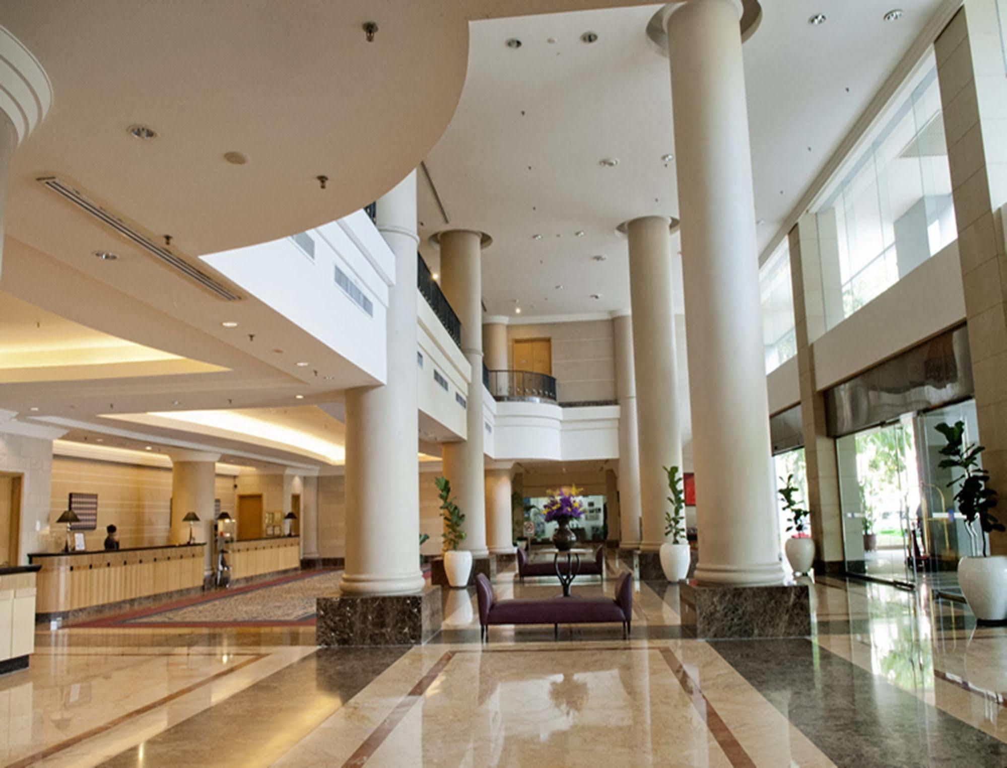 Royale Chulan Seremban Eksteriør billede Lobby