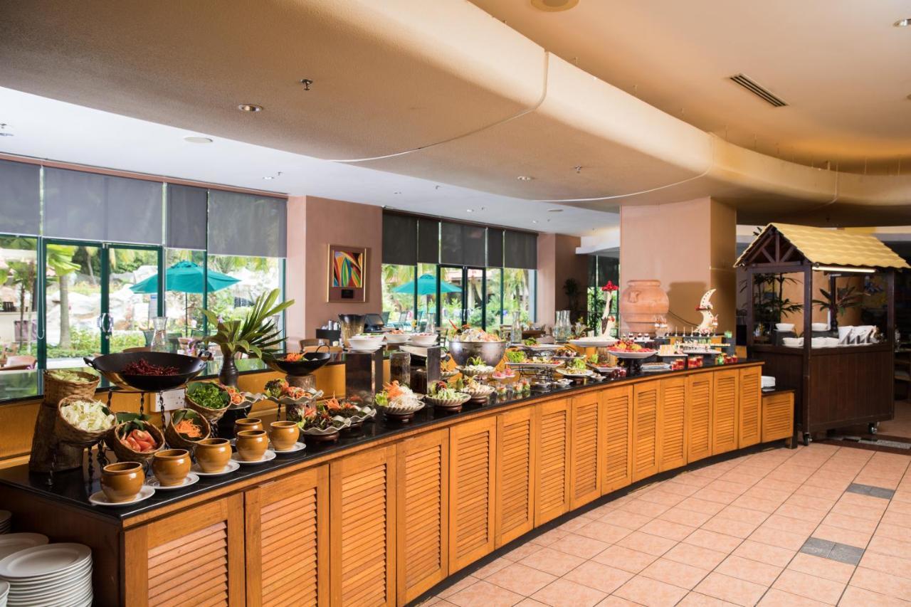 Royale Chulan Seremban Eksteriør billede A buffet at a hotel